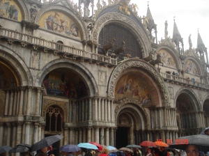 O Άγιος Μάρκος (Basilica di San Marco) είναι ο καθεδρικός ναός της Βενετίας. Θεωρείται ένα σημαντικό δείγμα βυζαντινής αρχιτεκτονικής στην Ιταλία